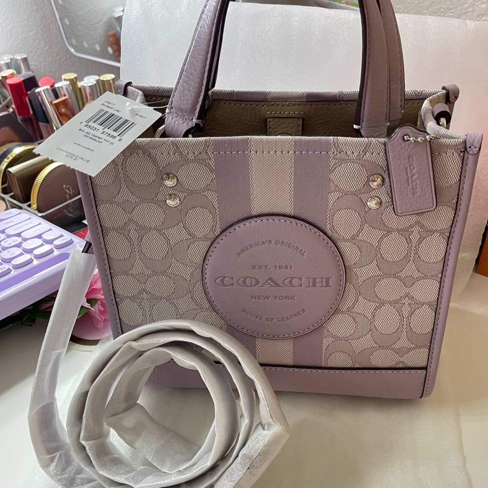 *SOLD!!*COACH DEMPSEY TOTE 22 SIGNATURE JACQUARD WITH STRIPE AND COACH PATCH